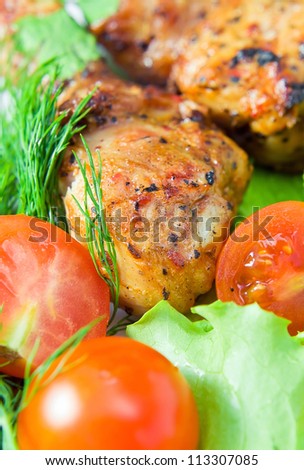 Fried chicken with fresh fennel and tomatoes.