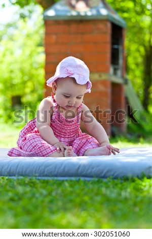 little girl play in the garden