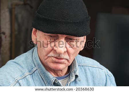 old man in black hat