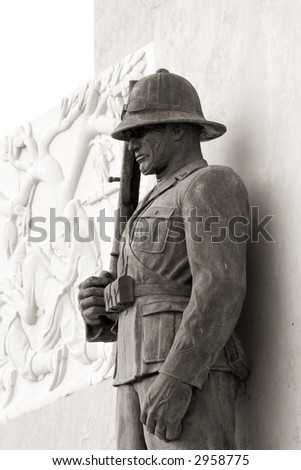 World war monument soldier is a photo of a monument dedicate to fallen in Africa war. It is a Sicilian monument in Syracuse city.