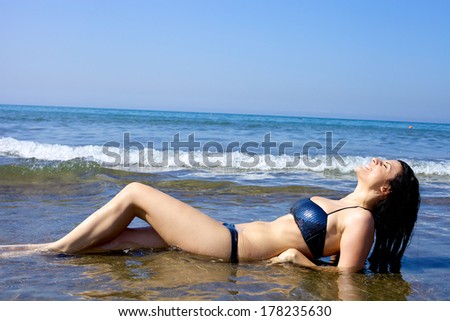 Happy gorgeous lady in vacation in Italy taking sun