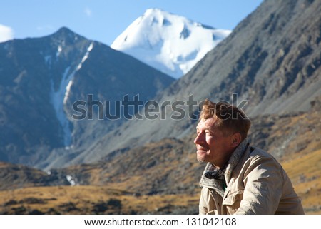 The man in the mountains, the tourist to a halt