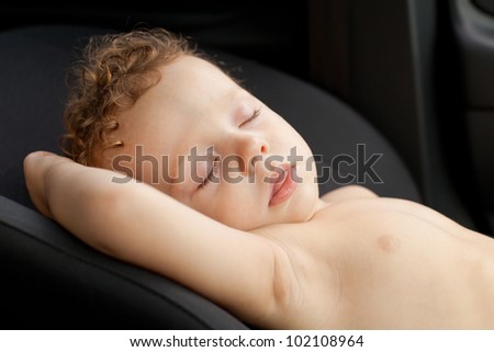 baby sleeping in car