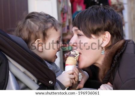 Mother licks ice cream on the street