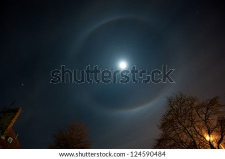 [Obrazek: stock-photo-moon-halo-phenomenon-bright-...590484.jpg]