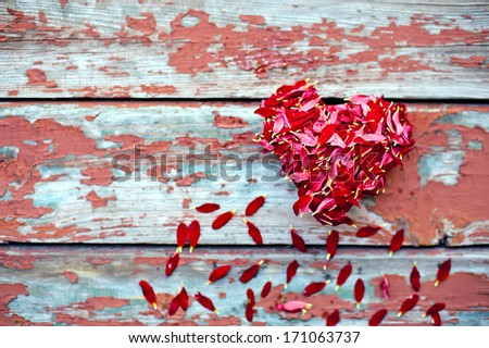 [Obrazek: stock-photo-red-heart-made-of-flowers-pe...063737.jpg]
