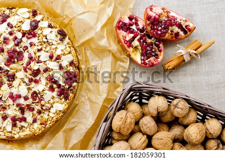 [Obrazek: stock-photo-oatmeal-cake-with-cinnamon-a...059301.jpg]