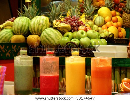 shop a bar on preparation and sale of natural fruit juices on eyes at the client. barcelona spain