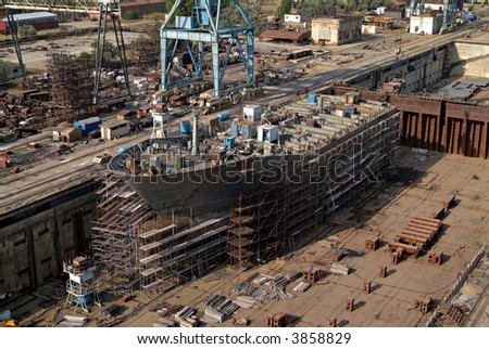 QUELS SONT CES NAVIRES ? - Page 48 Stock-photo-shipbuilding-dok-main-sector-3858829