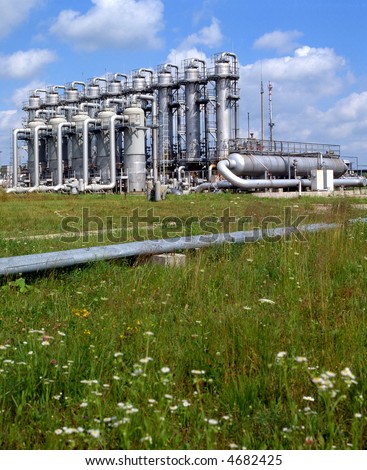 Gas industry, gas injection, storage and extraction from underground storage facilities