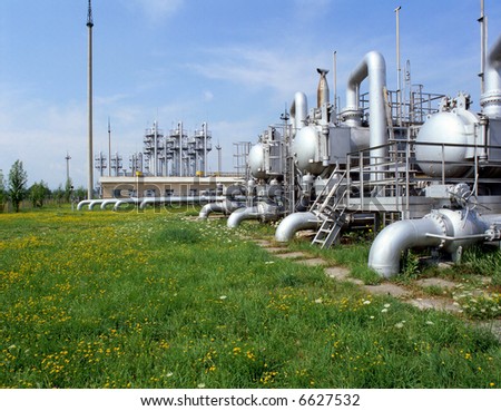 Natural gas control and conditioning station for energy consumption and distribution.