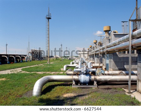 Natural gas control and conditioning station for energy consumption and distribution