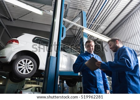 Positive mechanics working in auto service