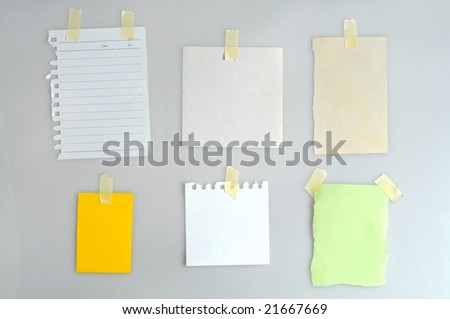 blank note papers paste with paper tape on plain background
