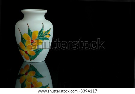 Pottery flower vase with orchid motif in the painting, otherwise it will be a plain white vase.