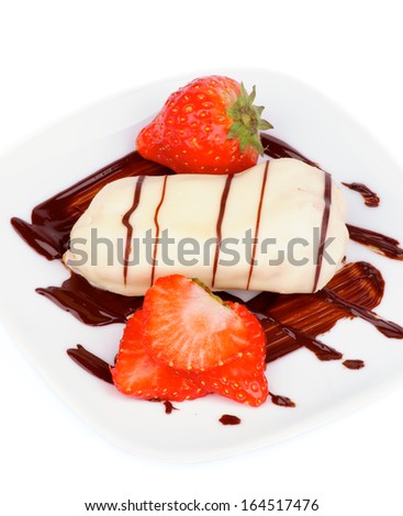 Arrangement of White Chocolate Eclair with Chocolate Sauce and Sliced Strawberry on White Plate closeup on white background