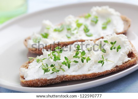 Sandwiches with soft cheese and thyme