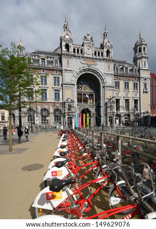 ANTWERP, BELGIUM - JUNE 23: Bicycles against the Central train station of Antwerp, Belgium on June 23, 2013. Since 2007, 3 more levels for high-speed trains opened under the usual station