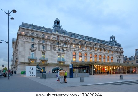 PARIS, FRANCE - SEPTEMBER 12, 2013: People at the booking offices of Musee d\'Orsay. Opened in 1986, the museum houses the world largest collection of impressionist and post-impressionist masterpieces