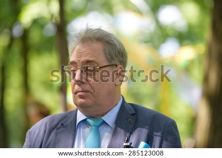 ST. PETERSBURG, RUSSIA - JUNE 4, 2015: Chief keeper of Russian Museum Ivan Karlov in the Mikhailovsky Garden during the festival Emperor\'s Gardens of Russia