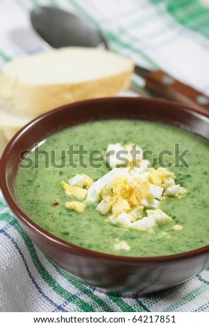 Spinach soup with boiled egg