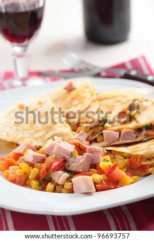 Quesadilla with ham and red wine