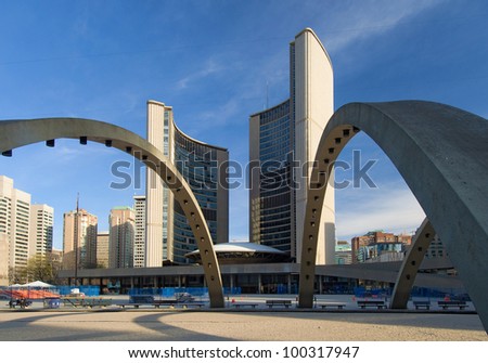 Toronto city hall in Nathan Philips Square