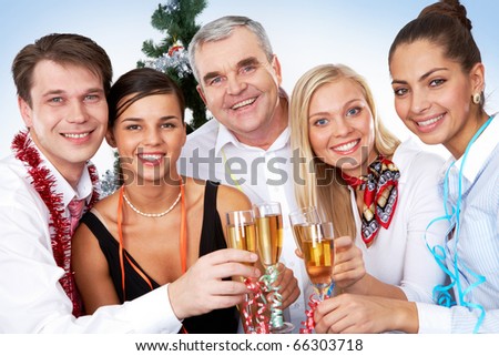 Photo of businesspeople with flutes of sparkling champagne