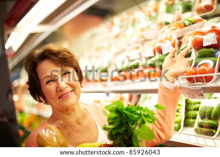 Image of senior woman in groceries department
