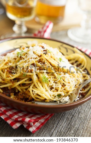 Pasta with garlic bread crumbs and tomatoes