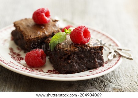 Brownies with raspberry