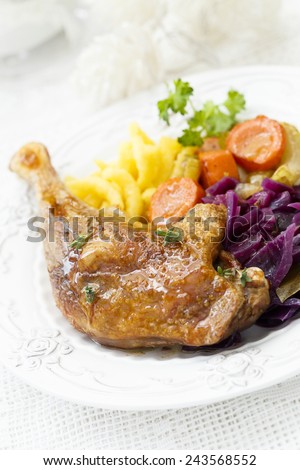Duck leg, cooked with red cabbage, noodles and vegetables