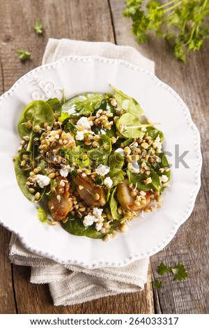 Warm salad with spinach, lentils, buckwheat and mushrooms