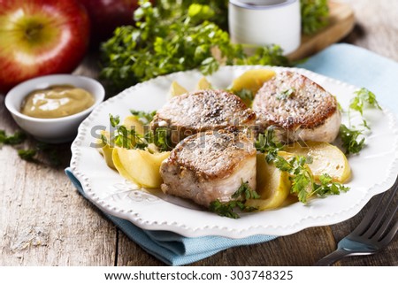 Fried pork with apples and mustard