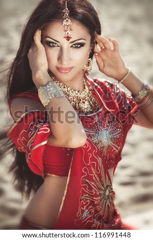 Beautiful Young Indian Woman In Traditional Clothing With Bridal Makeup And Jewelry. Gorgeous Brunette Bride Traditionally Dressed Outdoors In India. Girl Bollywood Dancer In Sari. Arabian Bellydancer