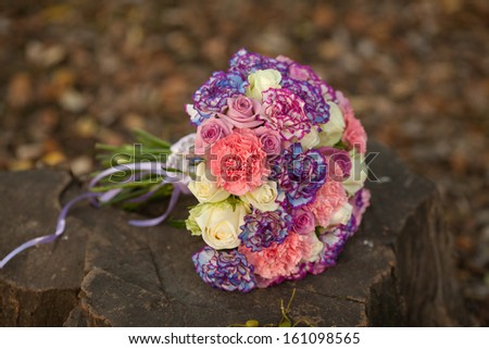 Wedding bouquet of bride closeup, bridal flowers at autumn park. Wedding flowers outdoors. Beautiful wedding decoration marriage day.