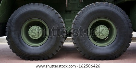 Big tire for heavy transport