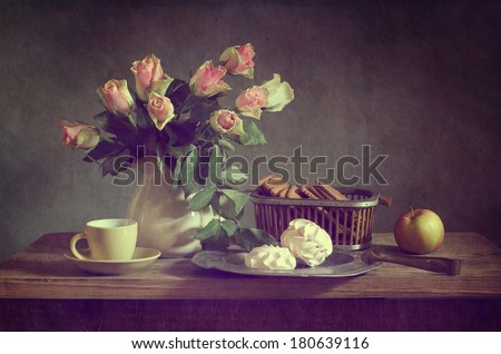 Still life with marshnallows and a bunch of roses