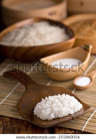 Freshly cooked sticky rice on a sushi mat with bamboo steamer.