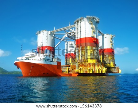 semi submersible heavy lift cargo ship transporting an oil rig