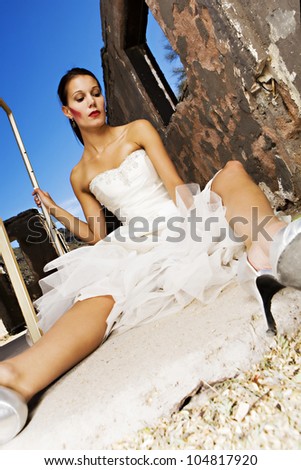 A bride trashes her dress on the ground