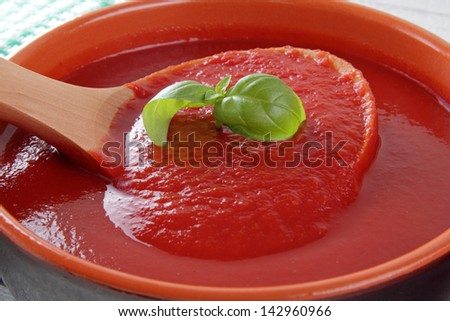 tomato sauce in ceramic pan