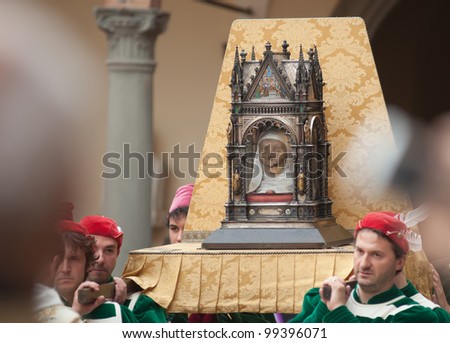 SIENNA, ITALY  APRIL 29: Feast day of St. Catherine of Sienna Four citizens in medieval costumes carry the casket with the relics of St. Catherine of Sienna on April 29, 2011 in Sienna, Italy