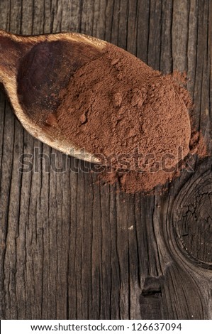 Cocoa powder in wooden spoon