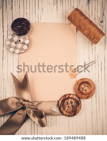 Blank paper note and old sewing accessories