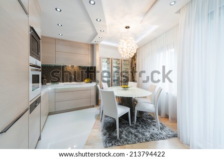 Urban apartment -Kitchen with wooden dining table