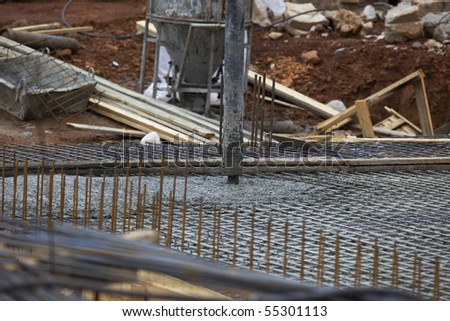 machine pour concrete on foundation
