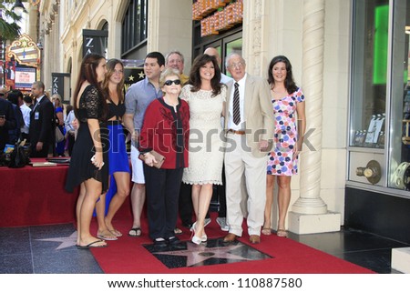 LOS ANGELES - AUG 22: Valerie Bertinelli, her parents, family at a ceremony where Valerie Bertinelli is honored with a star on the Hollywood Walk of Fame on August 22, 2012 in Los Angeles, California