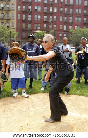 Billy Bob Thornton on location for Bad News Bears Batting Practice, Harlem RBI Baseball Field in Manhattan, New York, NY, July 19, 2005