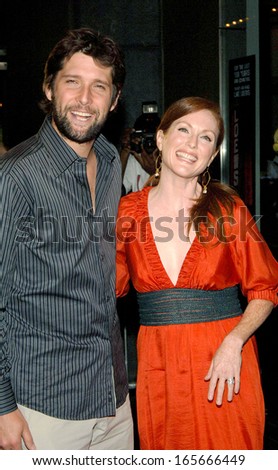 Julianne Moore, Bart Freundlich at THE PRIZE WINNER OF DEFIANCE, OHIO Premiere, Loews Lincoln Square Theater, New York, NY, September 19, 2005
